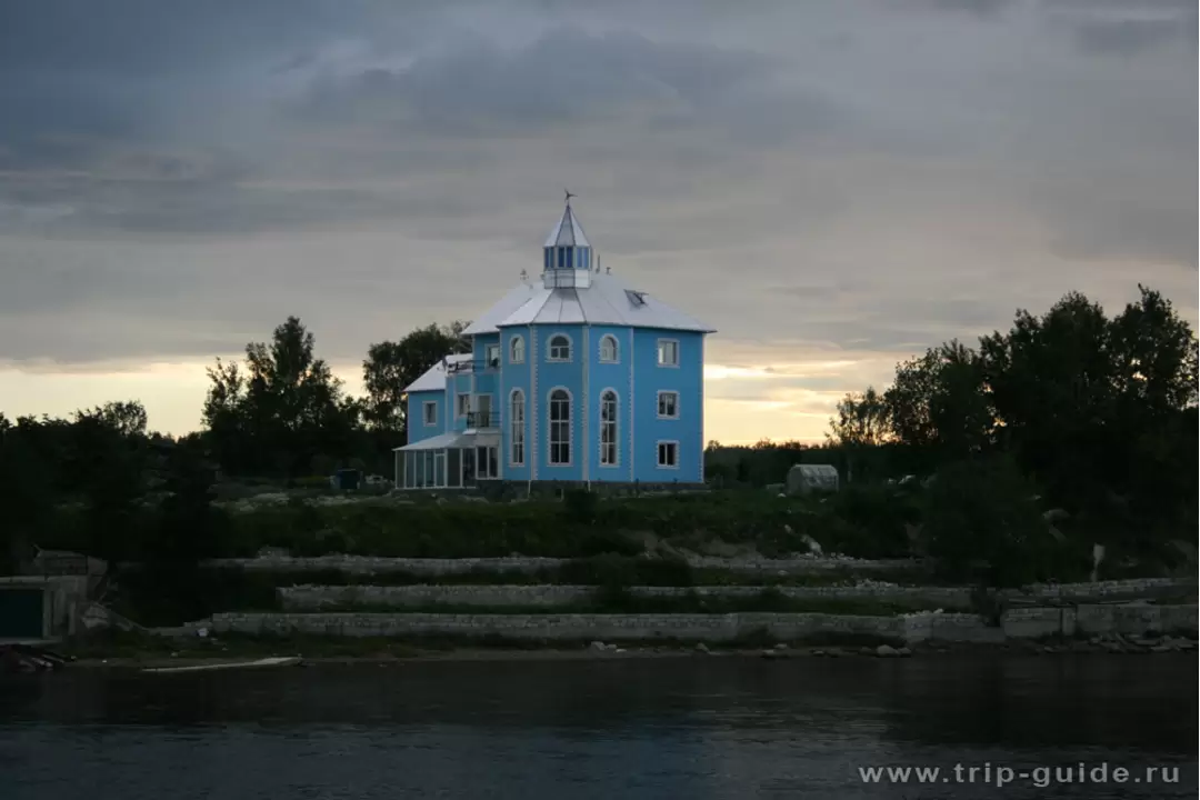 Особняк на берегу Невы Особняк на берегу Невы