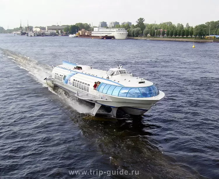 Теплоход на подводных крыльях «Метеор» Теплоход на подводных крыльях «Метеор»